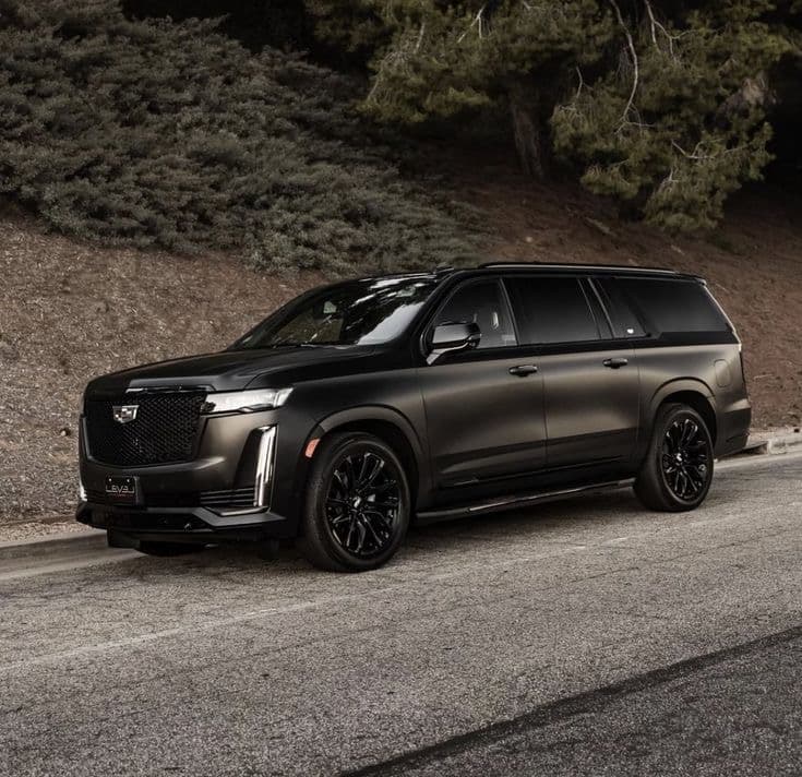 Escalade V black wing - image 2